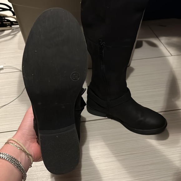 Mossimo knee high black boot 6.5 - Picture 3 of 5